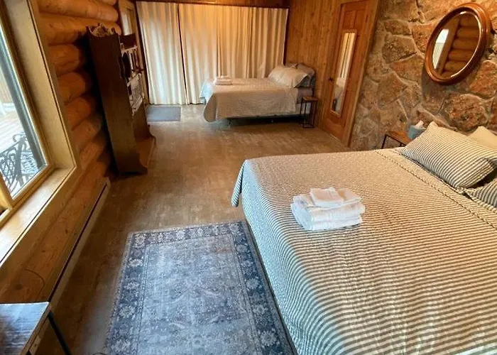 Remodeled With Pool Table And Hot-tub In Wyoming Holiday home