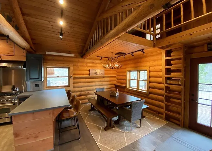 Remodeled With Pool Table And Hot-tub In Wyoming Alpine