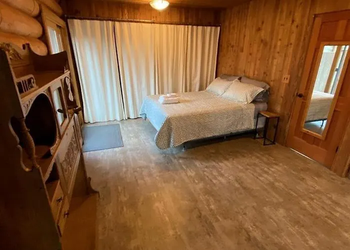 Holiday home Remodeled With Pool Table And Hot-tub In Wyoming Alpine