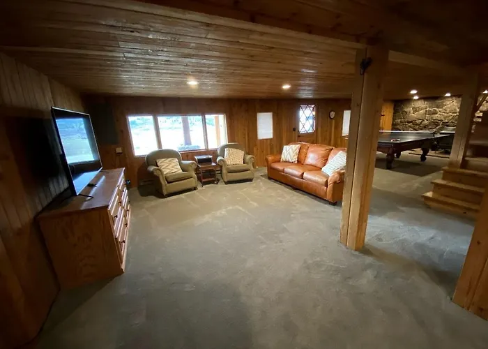 Remodeled With Pool Table And Hot-tub In Wyoming Holiday home *
