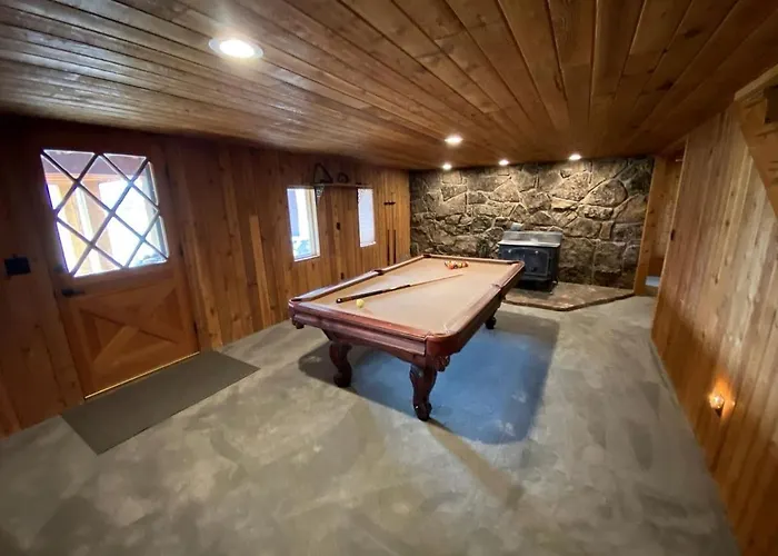 Remodeled With Pool Table And Hot-tub In Wyoming *