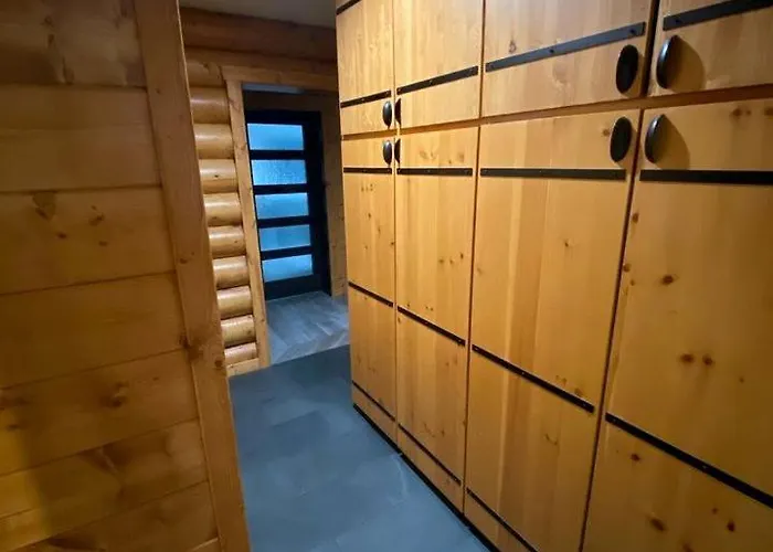 Remodeled With Pool Table And Hot-tub In Wyoming Holiday home *
